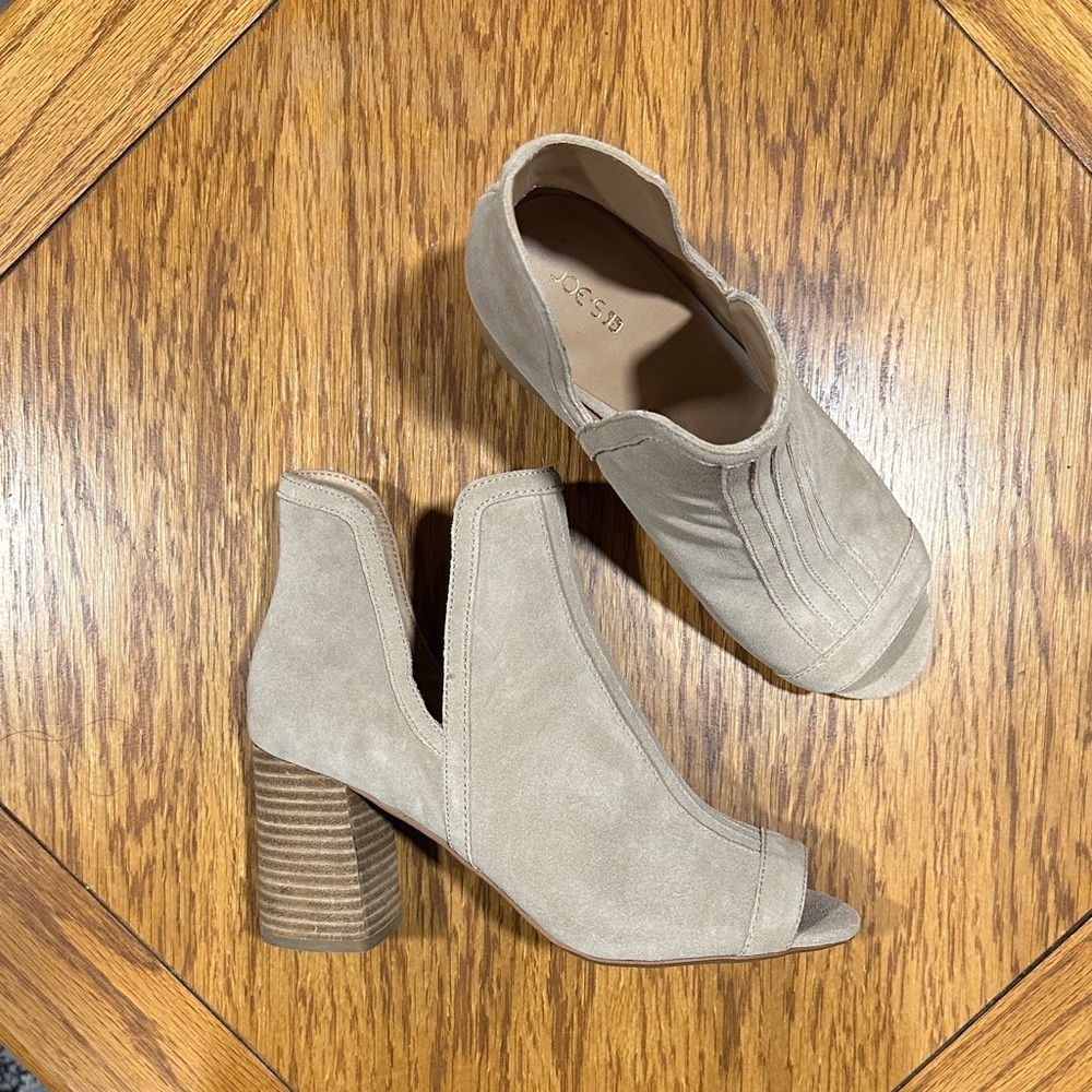 *JOE’S JEANS* Taupe Suede Peep Toe Block Heeled Booties NWOT Size 9